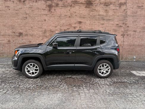 Used 2021 Jeep Renegade Latitude AWD/4WD image 3