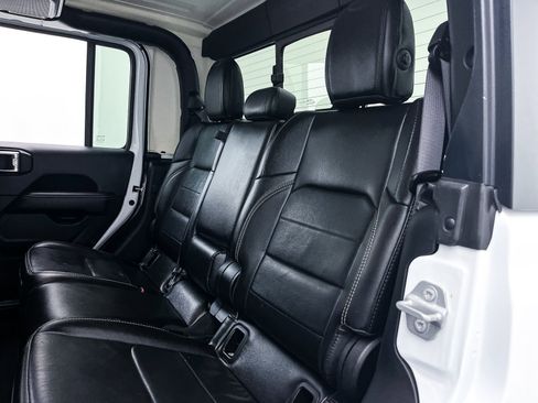 Used 2022 Jeep Gladiator Overland w/ Popular Equipment Package image 36