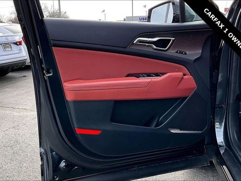 Used 2025 Kia Sportage SX image 19