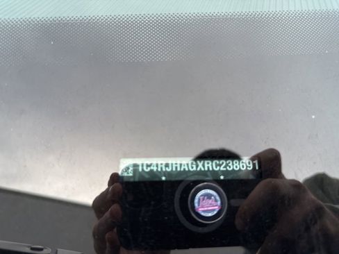 Used 2024 Jeep Grand Cherokee Altitude image 40