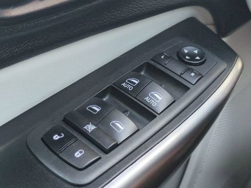 Used 2022 Jeep Cherokee Limited AWD/4WD image 24