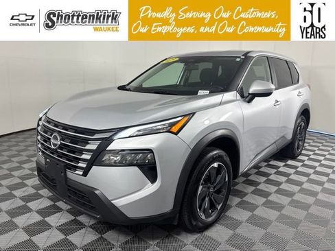 Used 2025 Nissan Rogue SV FWD image 1