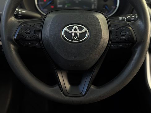 Used 2025 Toyota RAV4 XLE AWD/4WD image 16