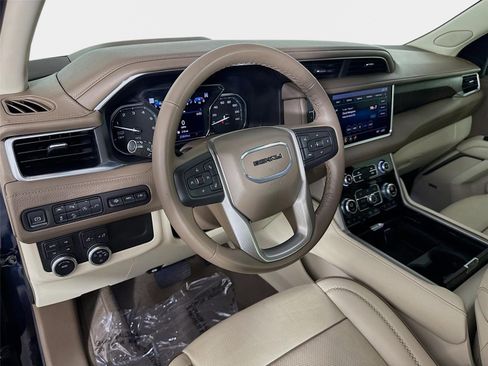 Certified 2021 GMC Yukon XL Denali w/ Advanced Technology Package AWD/4WD image 9