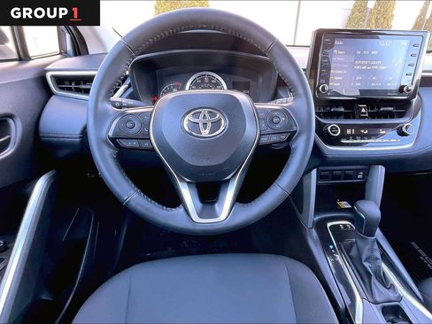 Certified 2022 Toyota Corolla Cross LE image 6