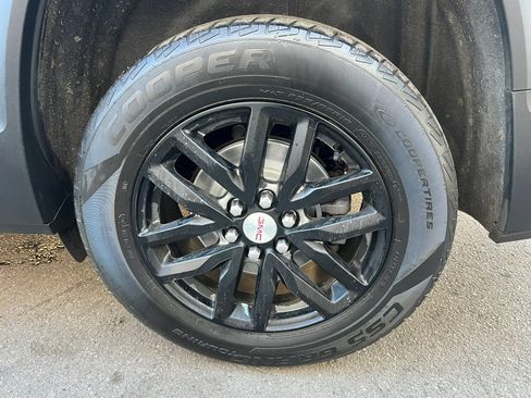 Used 2018 GMC Acadia SLT AWD/4WD image 11