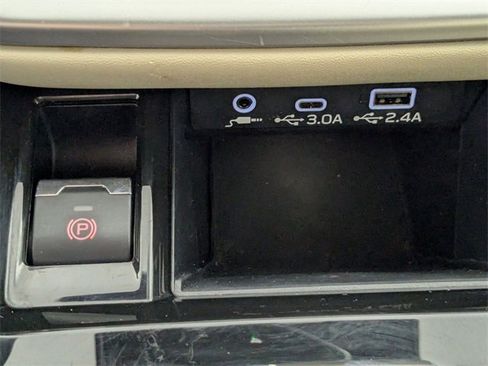 Used 2023 Subaru Outback Limited image 23