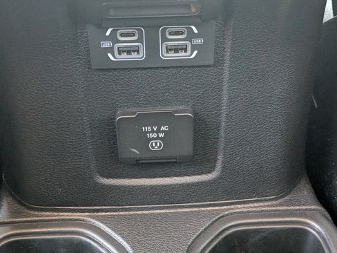 Used 2025 Jeep Wrangler Unlimited Sahara AWD/4WD image 15