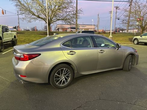 Used 2017 Lexus ES 350 image 9
