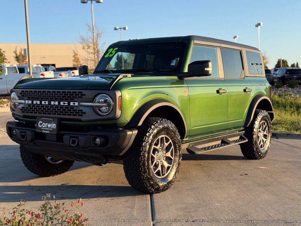 Used 2025 Ford Bronco Badlands AWD/4WD image 3