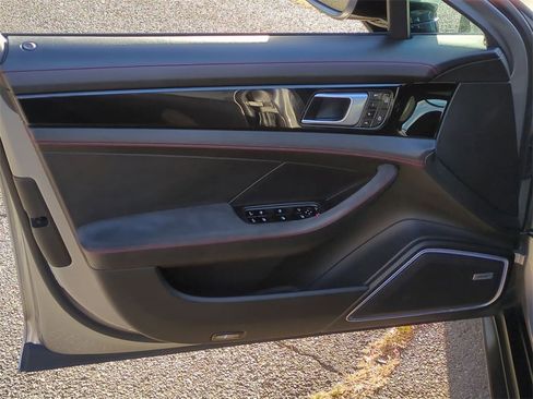 Used 2019 Porsche Panamera GTS image 11