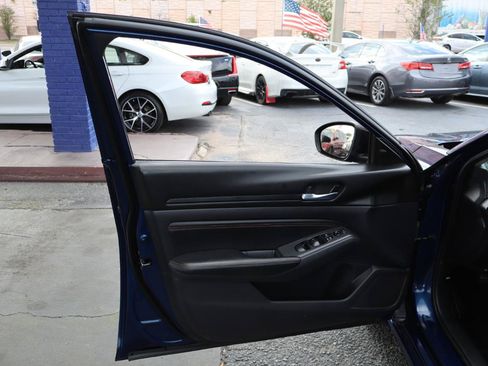 Used 2020 Nissan Altima 2.5 SR FWD image 9