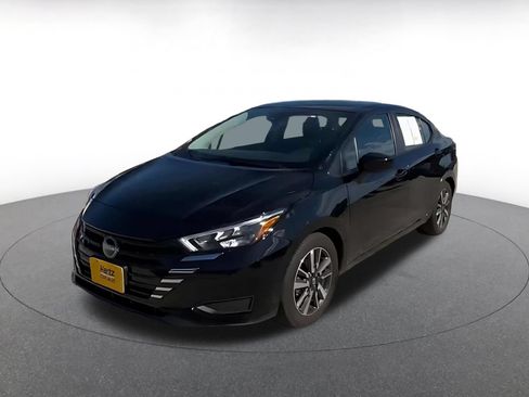 Used 2025 Nissan Versa SV FWD image 4