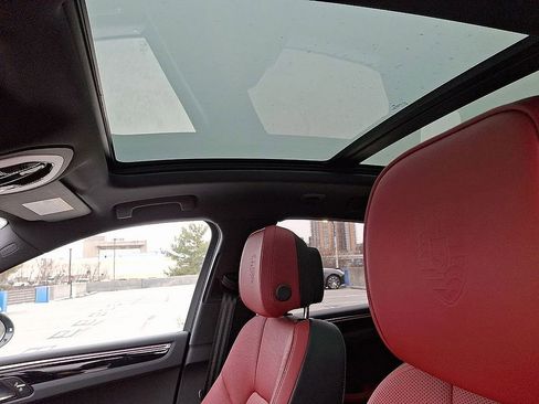 Used 2025 Porsche Macan image 16