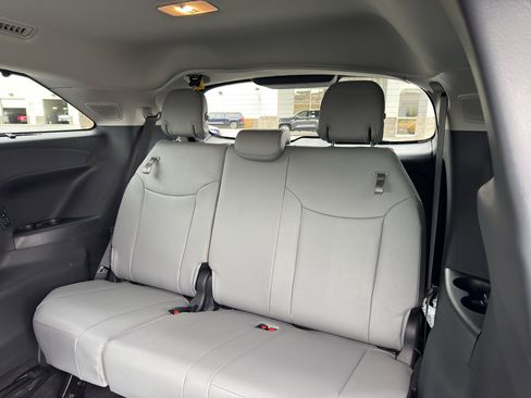 New 2026 Toyota Sienna XLE AWD/4WD image 9