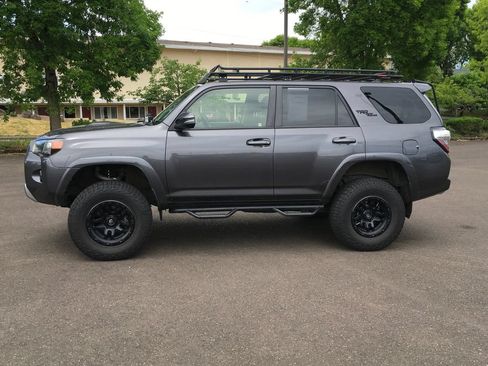 Used 2020 Toyota 4Runner TRD Off-Road Premium w/ Moonroof Package AWD/4WD image 3