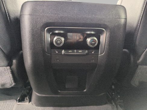Used 2025 GMC Yukon XL Denali AWD/4WD image 21
