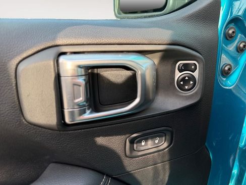 Used 2019 Jeep Wrangler Unlimited Sahara AWD/4WD image 21