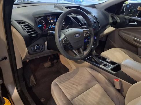 Used 2017 Ford Escape SE FWD image 4