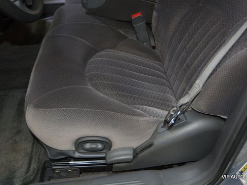 Used 2005 Pontiac Bonneville SE image 17