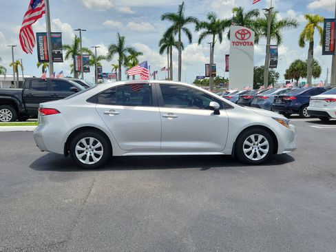 Used 2025 Toyota Corolla LE FWD image 13