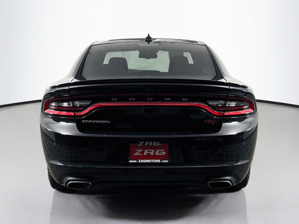 Used 2015 Dodge Charger R/T RWD image 4