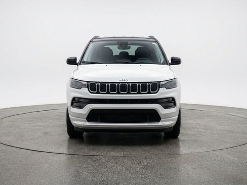 Used 2025 Jeep Compass Limited AWD/4WD image 2