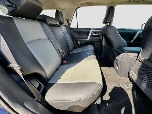 Used 2020 Toyota 4Runner SR5 Premium w/ Moonroof Package RWD image 34