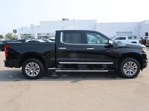 Used 2024 Chevrolet Silverado 1500 High Country w/ Z71 Off-Road Package AWD/4WD image 8