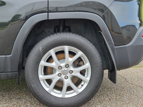 Used 2016 Jeep Cherokee Latitude w/ Comfort/Convenience Group AWD/4WD image 29