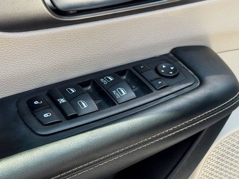 Used 2024 Chrysler Pacifica Limited FWD image 26