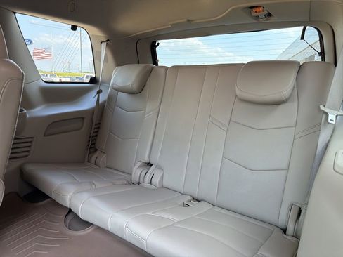 Used 2018 Cadillac Escalade Luxury AWD/4WD image 23