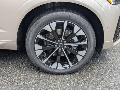 New 2026 Volvo XC60 B5 Plus w/ Climate Package image 12