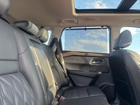 Used 2023 Nissan Rogue Platinum w/ Platinum Premium Package AWD/4WD image 32