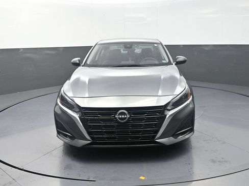 Used 2024 Nissan Altima 2.5 SV FWD image 4