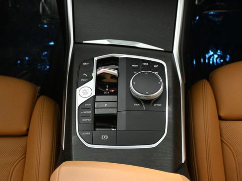 Certified 2024 BMW 330i xDrive Sedan w/ Convenience Package image 24