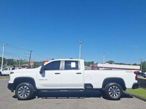 Used 2025 Chevrolet Silverado 2500 Custom w/ Custom Convenience Package AWD/4WD image 9