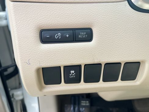 Used 2015 Nissan Murano SV FWD image 14