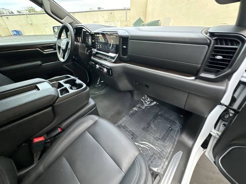 Used 2026 GMC Sierra 1500 SLT AWD/4WD image 12