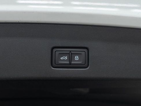 Used 2022 Audi Q4 e-tron Prestige image 34