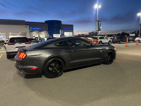 Used 2017 Ford Mustang GT image 3