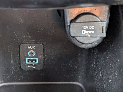 Used 2019 Dodge Journey SE w/ Connectivity Group FWD image 17