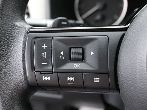 Used 2023 Nissan Rogue SV AWD/4WD image 17