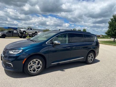 Used 2023 Chrysler Pacifica Limited FWD image 6