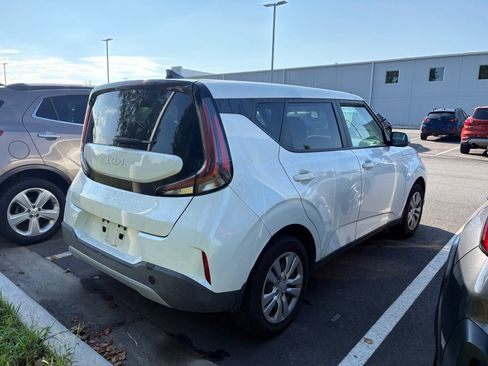 Used 2024 Kia Soul LX FWD image 6
