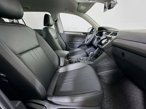Used 2023 Volkswagen Tiguan SE AWD/4WD image 29