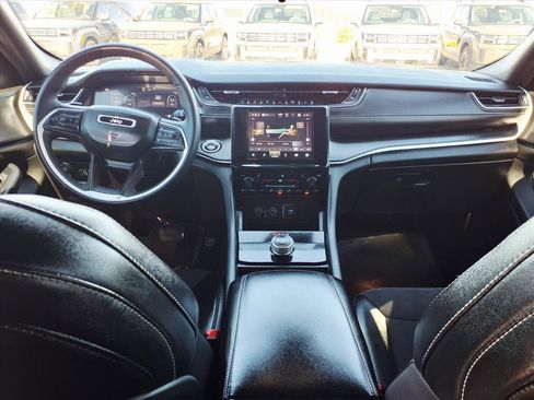 Used 2023 Jeep Grand Cherokee Altitude image 18