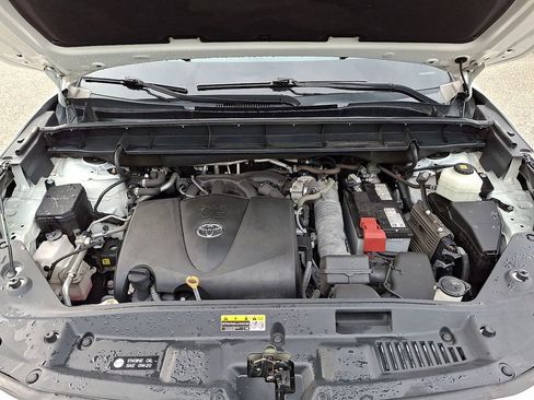 Used 2021 Toyota Highlander XLE image 29