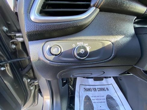 Used 2021 Chevrolet Trax LT w/ Driver Confidence Package image 18