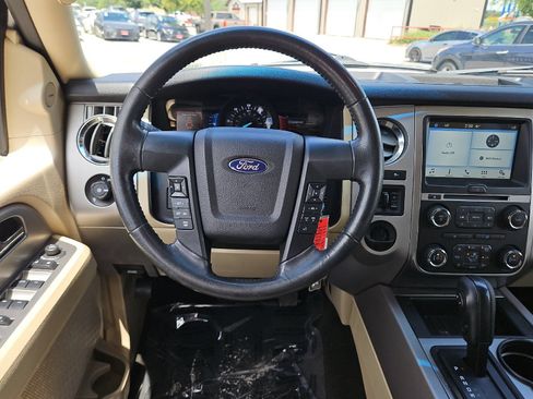 Used 2016 Ford Expedition XLT w/ Equipment Group 202A RWD image 13